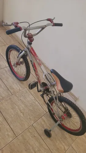 Bicicleta infantil aro15 DNZ Freestyle cromada BMX
