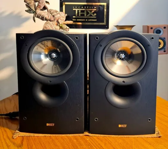 CAIXAS KEF IQ30 120W 45Hz 89dB 8ohms