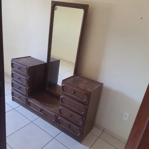 Penteadeira de Madeira Maciça com 32 anos