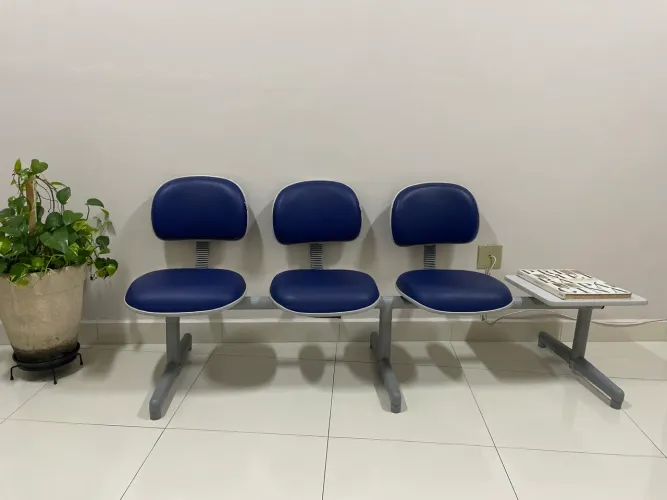 Longarina com mesa lateral
