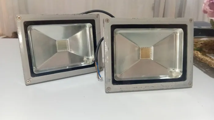 Par de Refletores LED Slim 20W RGB Hakkatronics (Bivolt) - Usados