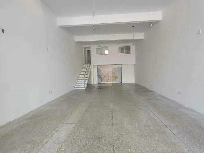 Galpão Comercial Novo com 180 m² e Mezanino no Bairro Santos Dumont