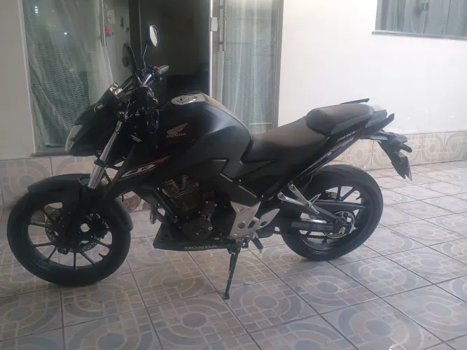 Vendo CB300 2025 R$26.500