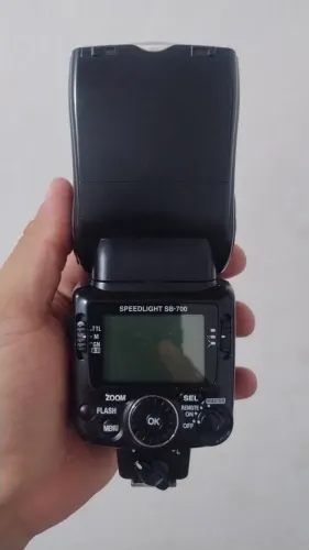 FLASH NIKON SB 700