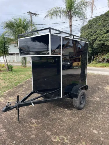Vendo carretinha baú 160 comprimento 110 largura