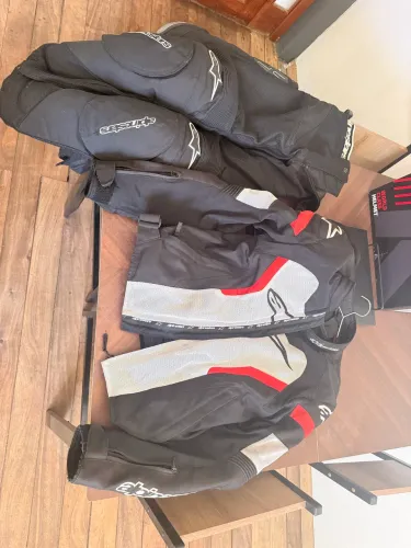 Conjunto Alpinestars (jaqueta e calça)