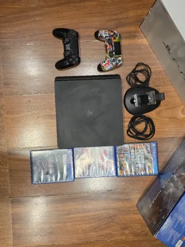PS4 - Play Station 4 Na Caixa- 2 Controles - 3 Jogos Originais