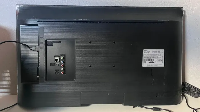 Vendo TV 32 polegadas smart (LEIA A DESCRIÇAO)