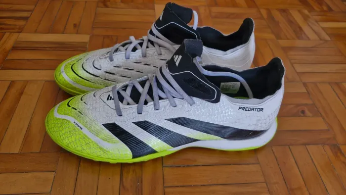 Chuteira adidas predator league
