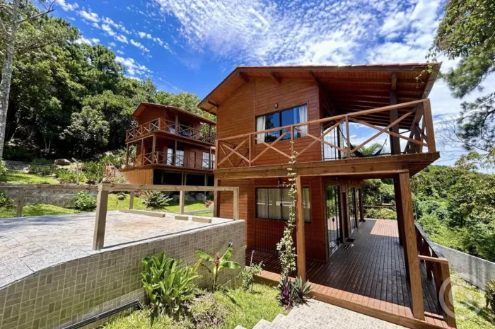 Casa residencial mobiliada na Barra da Lagoa