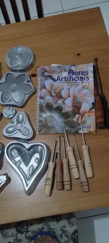 Formas de ferro para confecção de flores de EVA