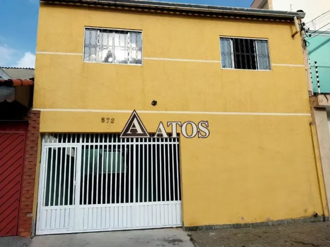 CASA AMPLA COM 3 DORM