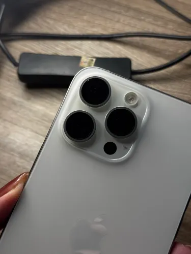 iPhone 15 Pro Max Branco