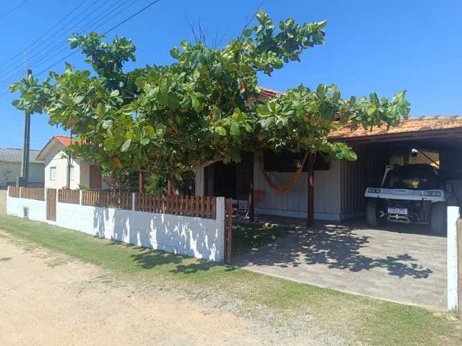 Excelente casa no Balneário Camacho