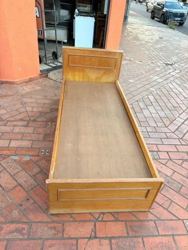 Cama de solteiro de madeira com 2 gavetas usada ((ENTREGO GRATIS))