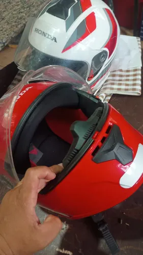 Vendo dois capacetes