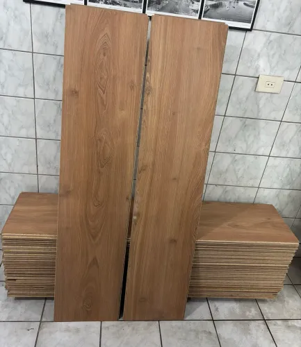 Piso Laminado Click Amadeirado - Lindíssimo