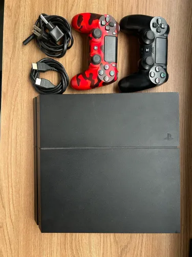 Vendo PS4 com 2 controles 0 detalhes com preço ótimo