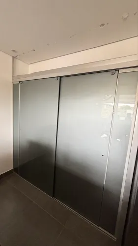 Vendo vidros para montar armários.