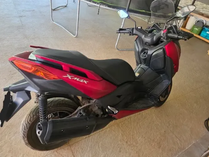 VENDO MOTO XMAX 250