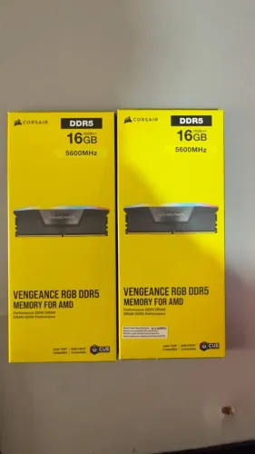 Memória Corsair Vengeance RGB DDR5 32GB 5600MHz Lacrada