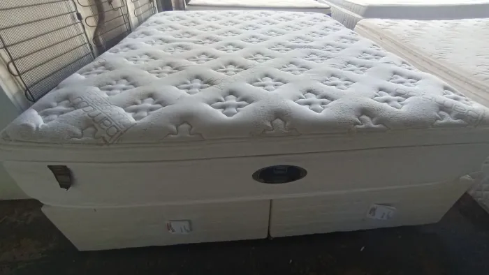 Cama box Queen size Colchão Simons molas ensacandas bambú dividimos TB cartão 