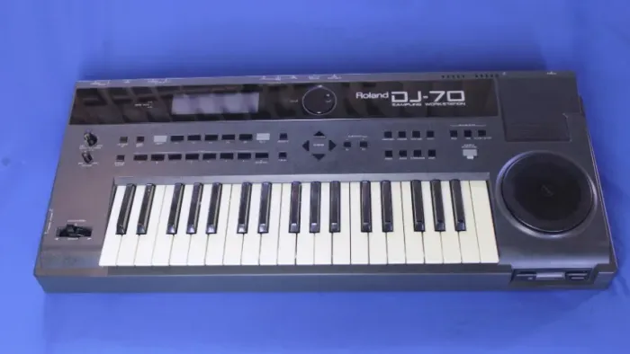 Teclado Sampler Roland DJ-70