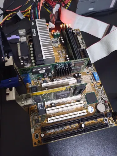 Placa mãe Gigabyte Pentium 2 slot1 ISA 