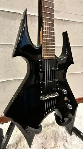 Guitarra B.C. Rich Warbeast 1