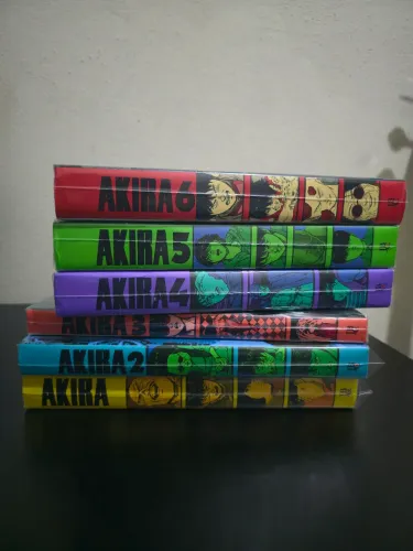 Akira mangá coleção completa em ótimo estado e protegida com embalagem de polipropileno