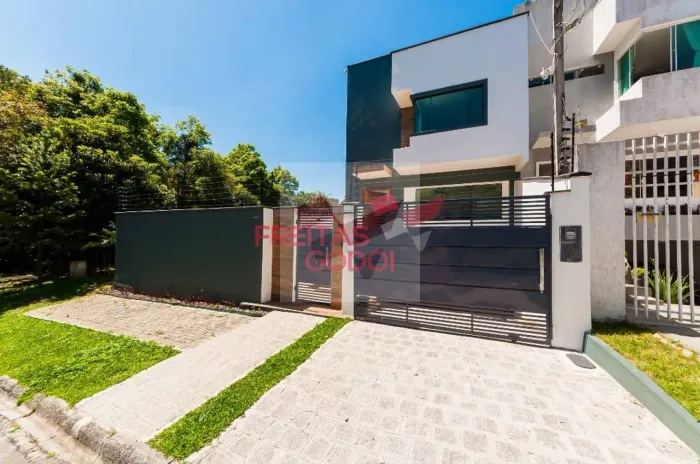 Sobrado com 2 suítes para alugar, 102 m² - 3 vagas de garagem - Atuba - Curitiba/PR