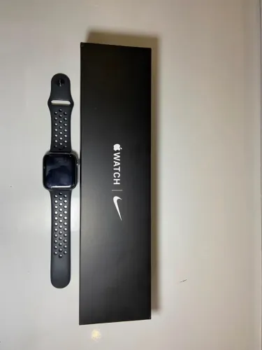 Apple Watch Series 6 Nike (GPS) de 44mm, cor Cinza-espacial