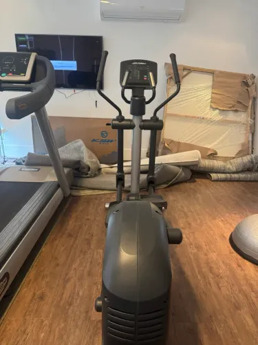 Elíptico transport Life Fitness