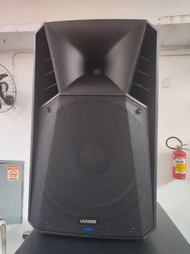 Caixa ativa LEXSEN TITAN15 750W RMS