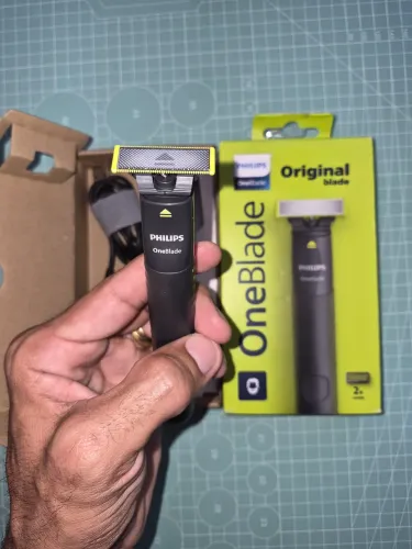aparador philips oneblade qp1424/10 bivolt - preto
