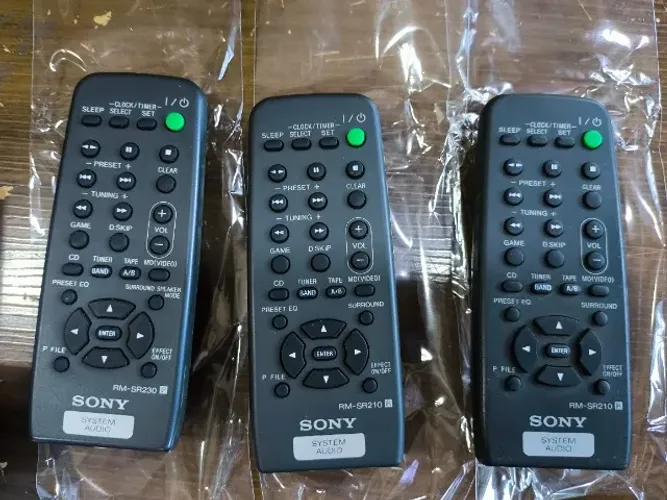 Controles remotos Sony RM-SR210 / RM-SR230 para sistemas de áudio. (VALOR DA UNIDADE)