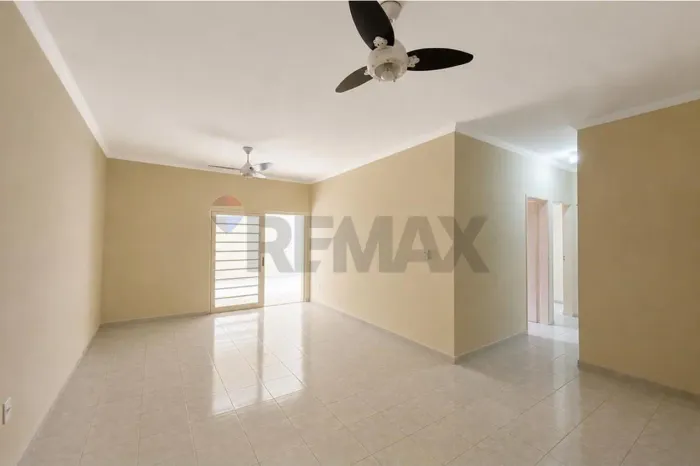 Apartamento Térreo com 3 quartos, 1 vaga e quintal, no Jardim Irajá, Ribeirão Preto por R$