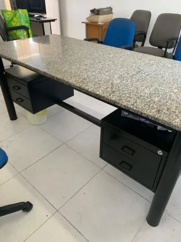 Mesas escritório tampo granito