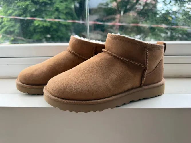 Vendo bota Ugg Classic Ultra Mini - NUNCA USADA