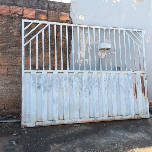 Vendo portão de ferro