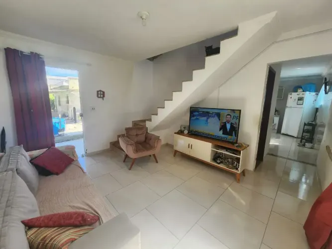 CASA A VENDA NA XV DE NOVEMBRO EM ARARUAMA-RJ.