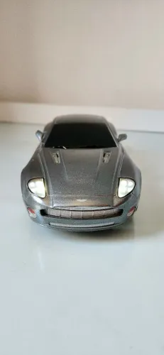 Aston Martin Vanquish James Bond 007 - Carrinho de Brinquedo
