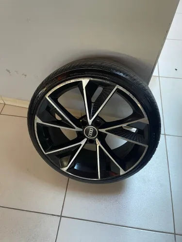 Jogo 4 rodas Audi RS7 aro 20 com pneus