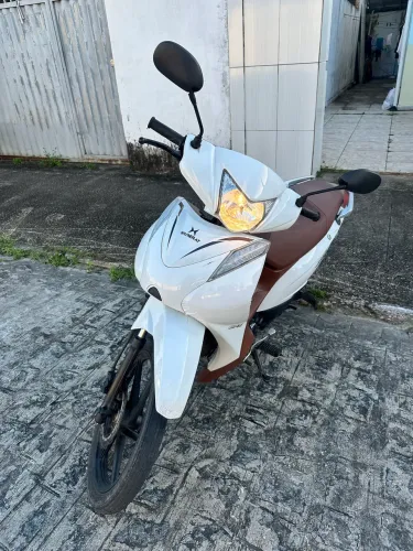 Moto Shineray 125cc EFI injetada 9km rodados