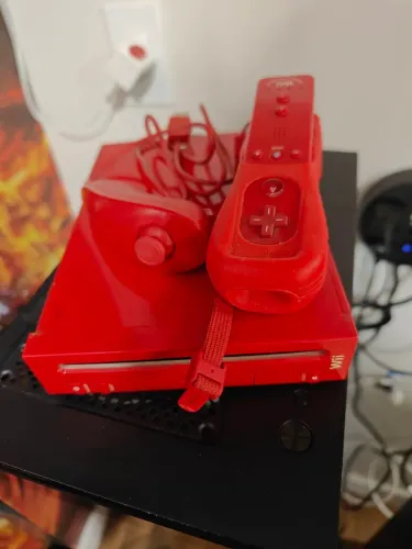 Nintendo Wii red 