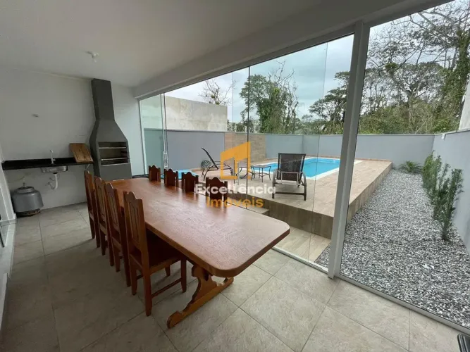 Casa com piscina em Guaratuba