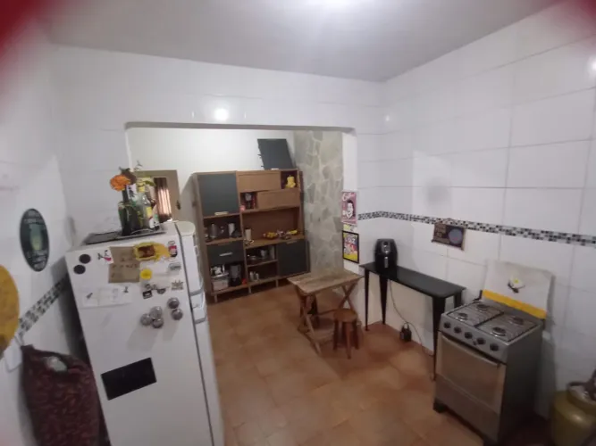 Casa Ampla com 3 Qtos (1 Suíte), Quintal, Garagem p/ 2 Carros e Dependência