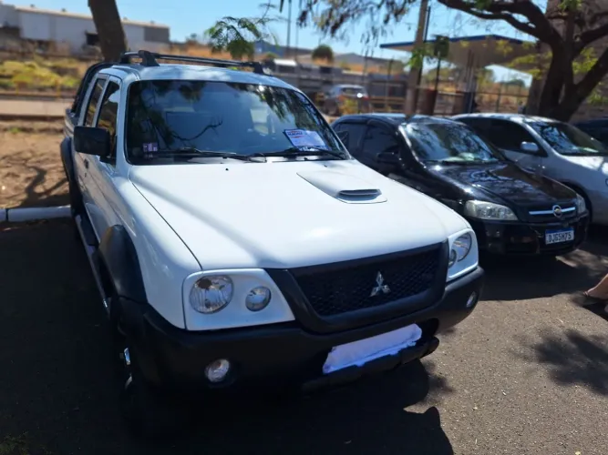 Mitsubishi L200 GL 2.5 4X4 CD Diesel 2010