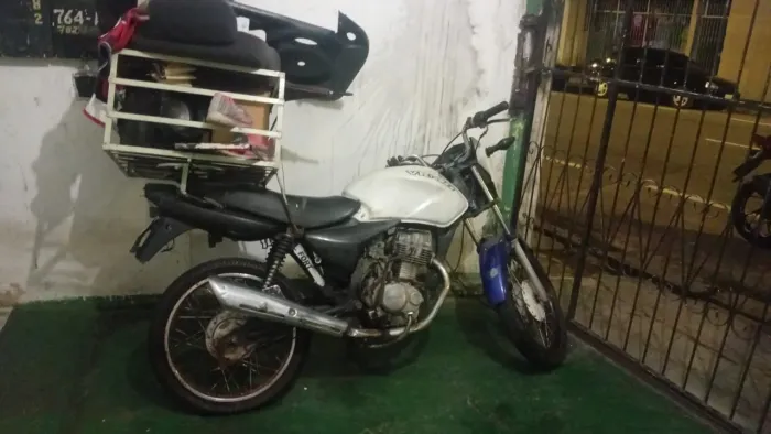 Vendo moto, boa pra trabalho, sair do busão, pra fazer entrega.