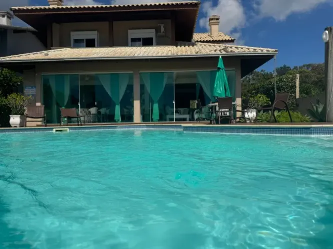 LINDA CASA COM PISCINA ALTO PADRÃO FRENTE MAAR NA PRAIA DO ESTALEIRINHO